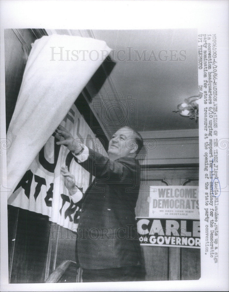 1966 Press Photo Floyd Lucia Posts Sign For His Candidacy For State Treasurer - Historic Images