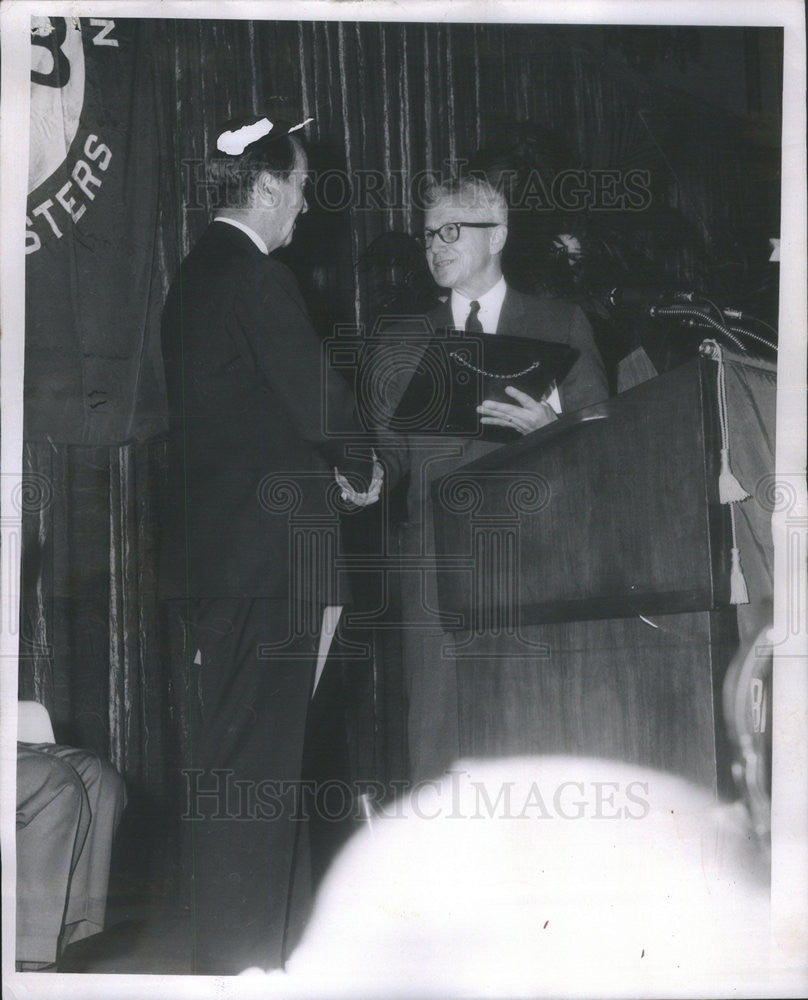 1962 Press Photo Edward R. Murrow Director U.S. Information Agency NAB Award - Historic Images