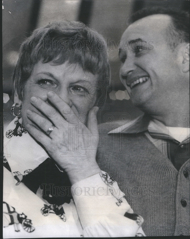 1975 Press Photo Thomas &amp; Rosemary Murray React To Winning $300,000 IL Lottery - Historic Images