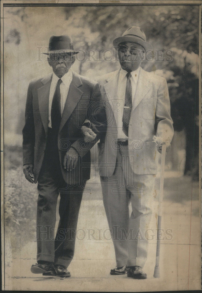 1974 Press Photo of 103-yr. old Albert Peters and blind brother Paul take walk - Historic Images