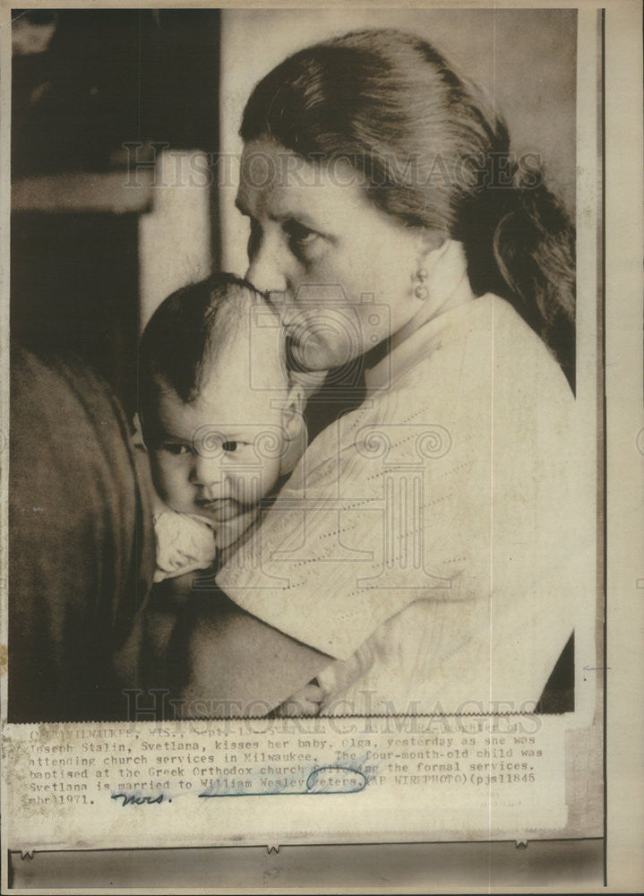 1971 Press Photo Daughter Of Joseph Stalin Svetlana Baby Olga - Historic Images