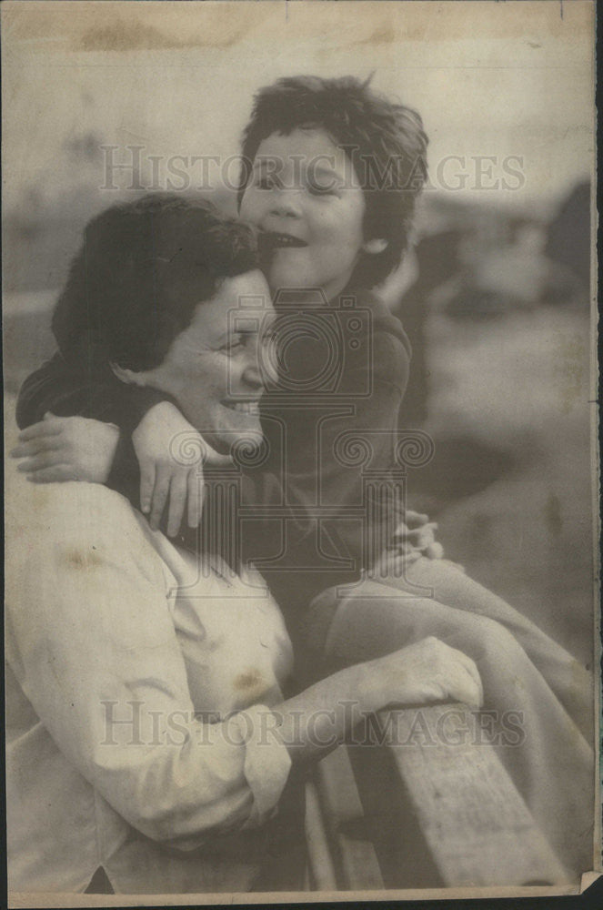 1977 Press Photo Svetlana Alliluyeva Stalin Daughter Olga Granddaughter - Historic Images