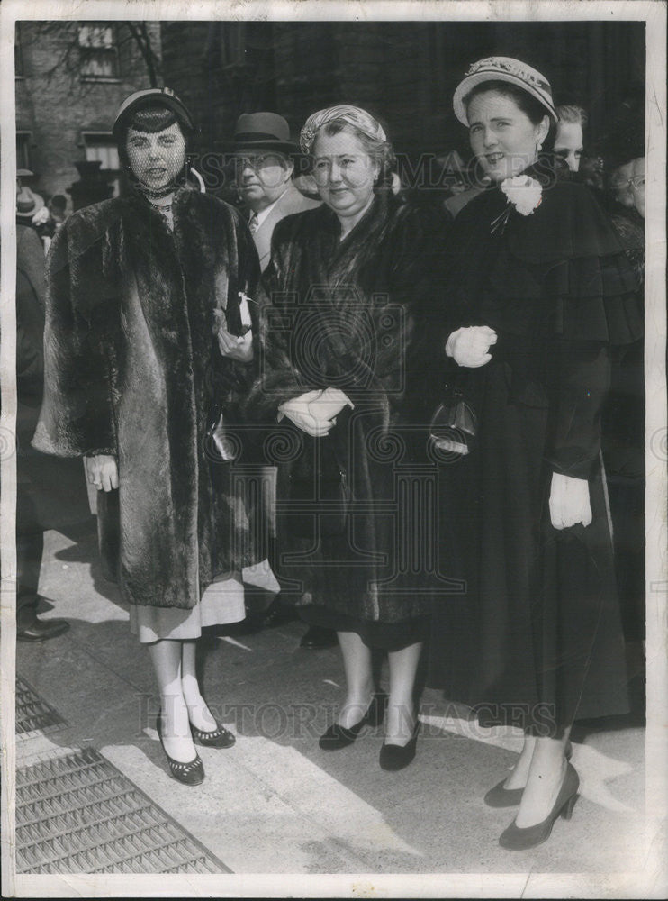 1951 Press Photo Ruth McKenna Charles Morgan Alan Carey - Historic Images