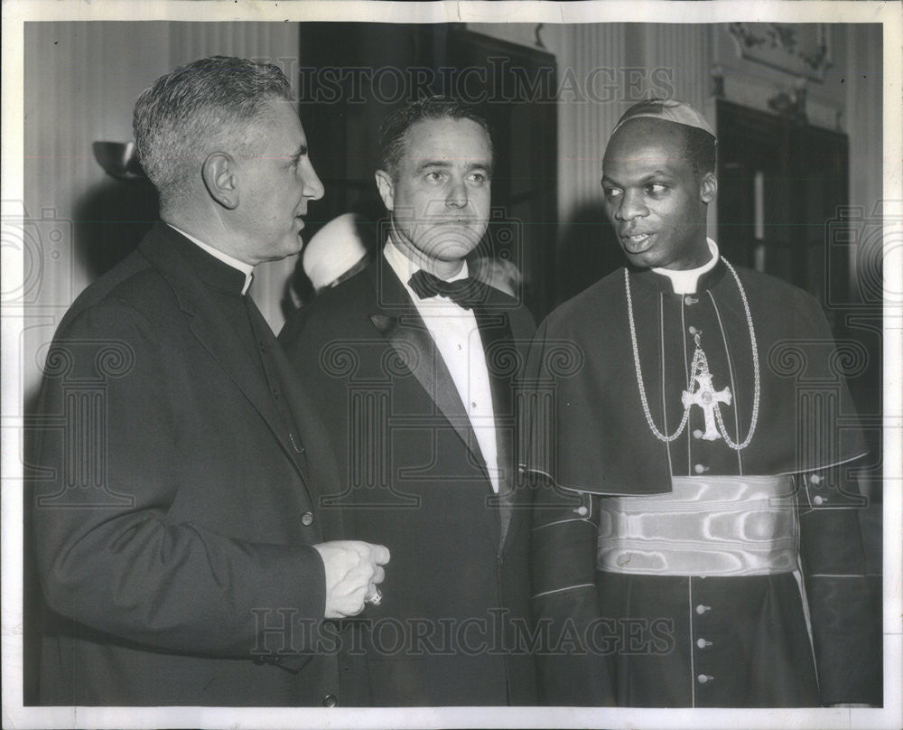 1961 Press Photo Guest Honor Sargent Schriver (C) Rev Wycislo Cardinal Rugambwa - Historic Images