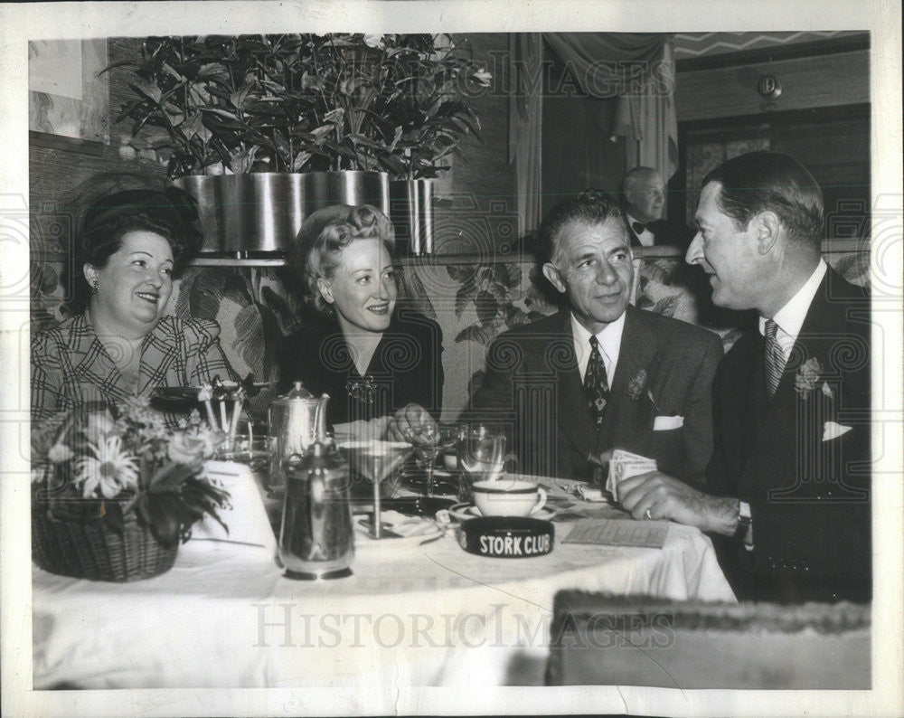 1943 Press Photo Director Wesley Ruggles - Historic Images