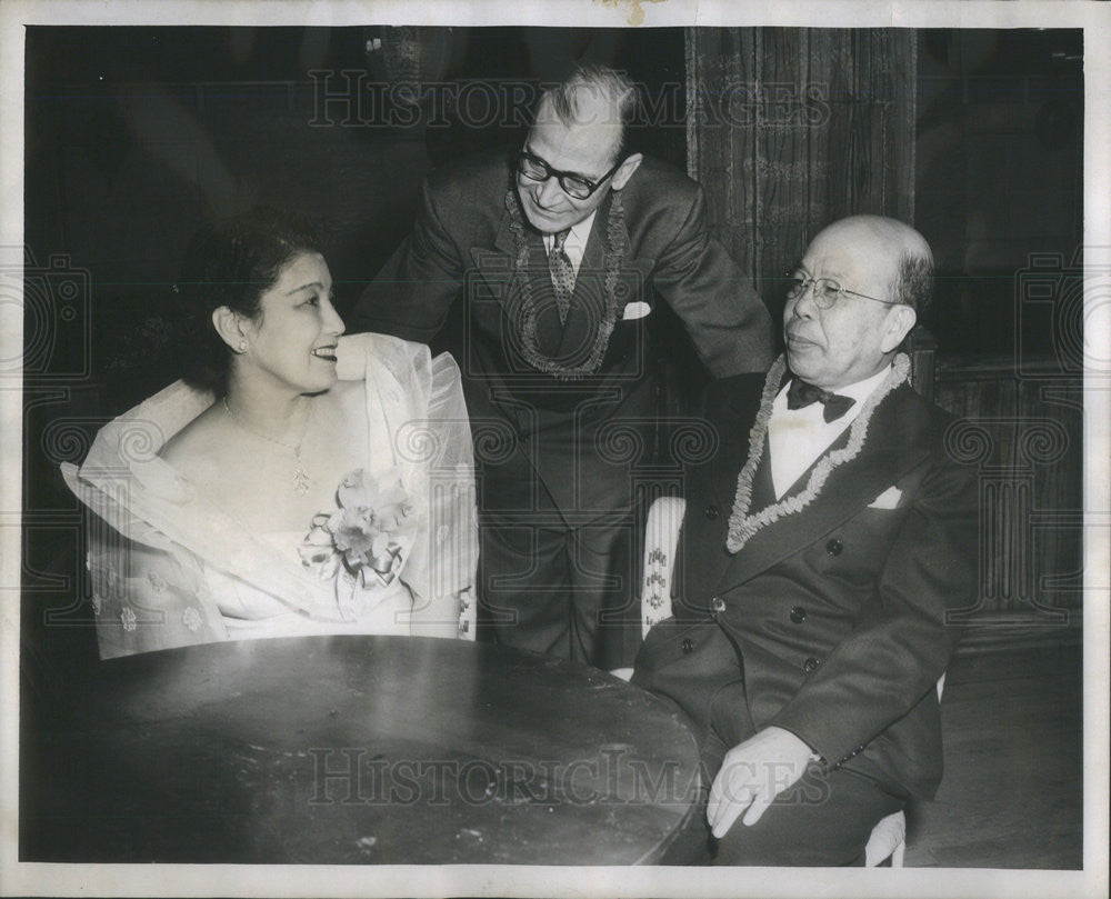 1953 Press Photo Doctor Leapoldo Ruiz - Historic Images