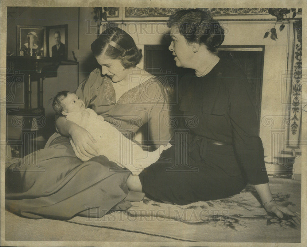 1956 Press Photo Mrs Kays macfarland and daughter - Historic Images