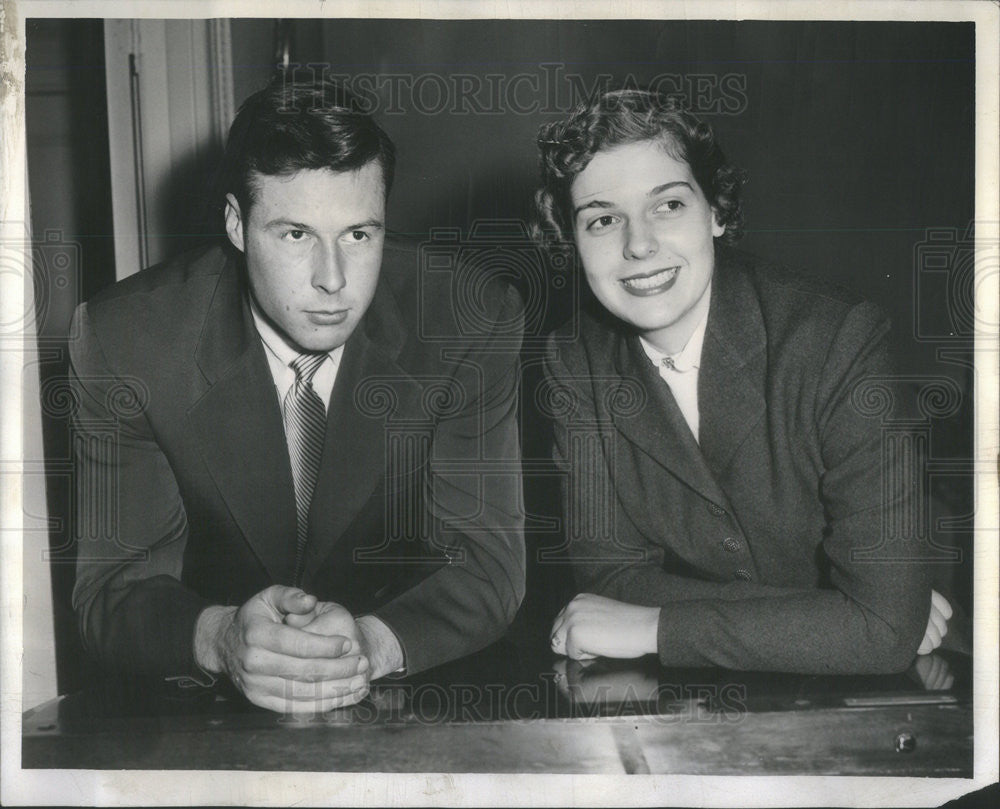 1954 Press Photo John Augustin Ruffin III Betty Macfarland announce engagement - Historic Images