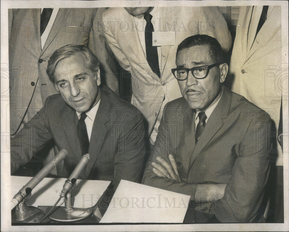 1968 Press Photo Howard Samuels &amp; Walter Sanderson - Historic Images