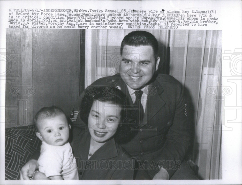 1957 Press Photo Airman Roy Samuel With Wife And Son Independence Missouri - Historic Images