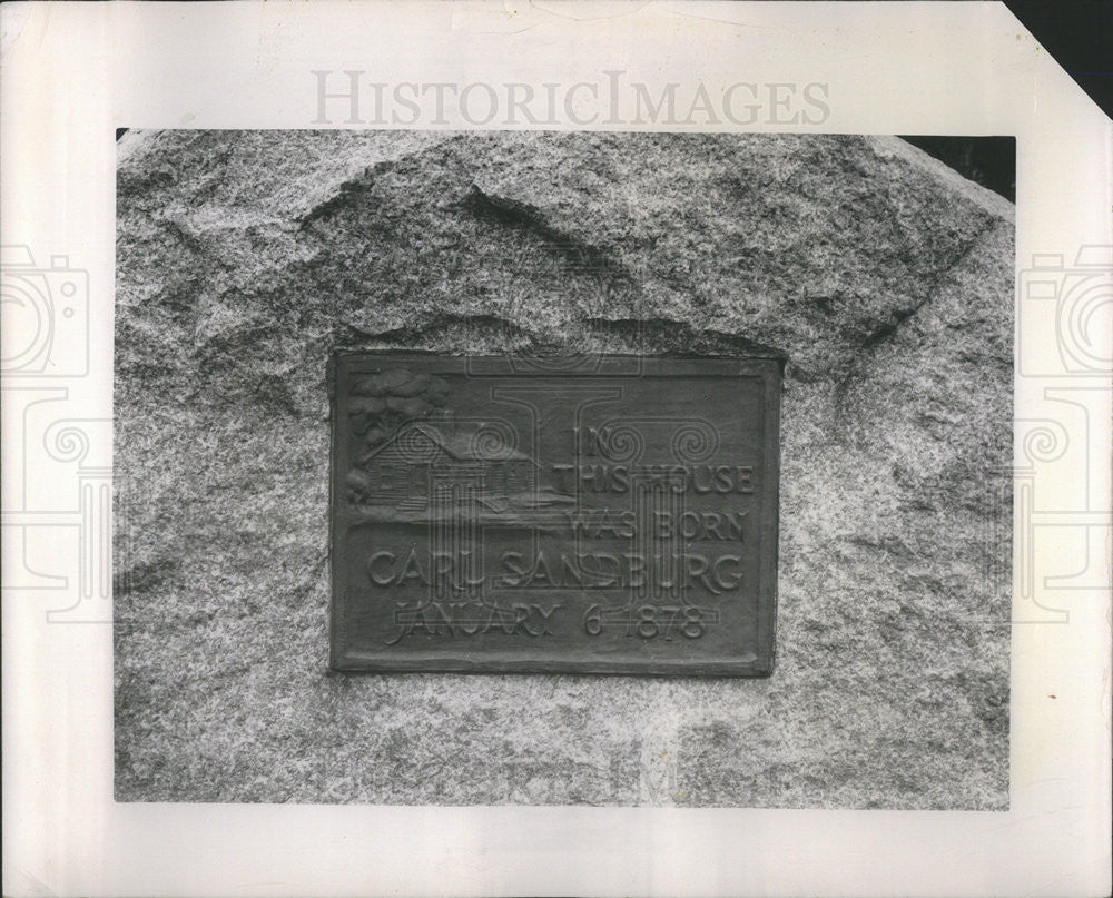 1952 Press Photo Carl Sandburg Home Bronze Stone Marker Galesburg - Historic Images