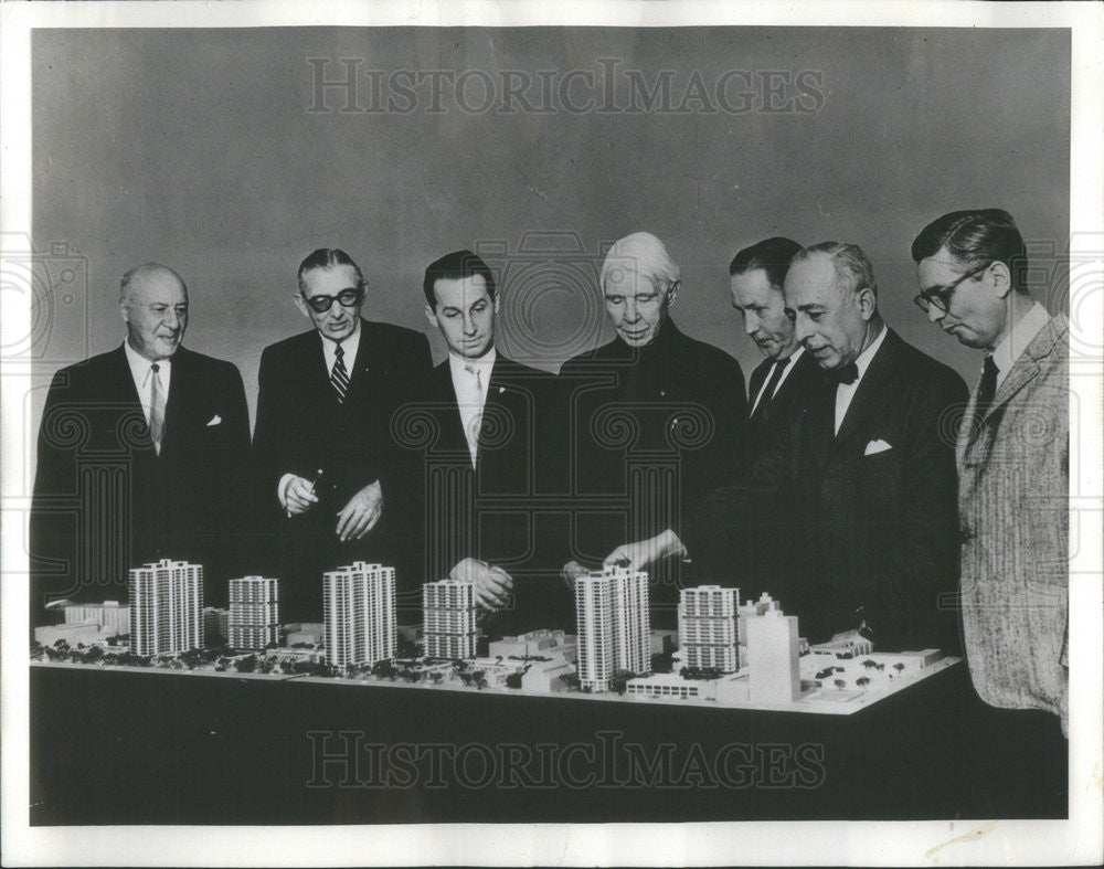 1962 Press Photo Sanburg in Chicago to Meet about Carl Sandburg Center - Historic Images