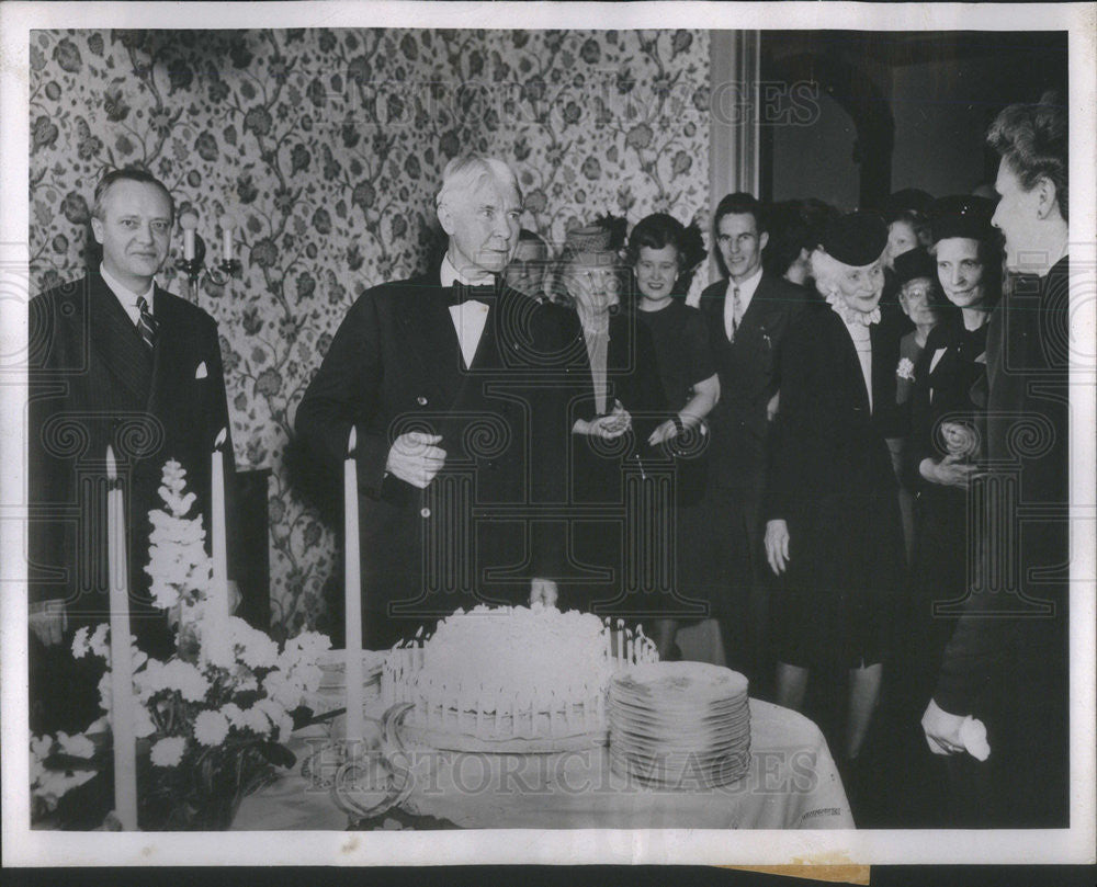 1948 Press Photo Carl Sandburg, Author-Poet, in Front of his Birthday Cake - Historic Images