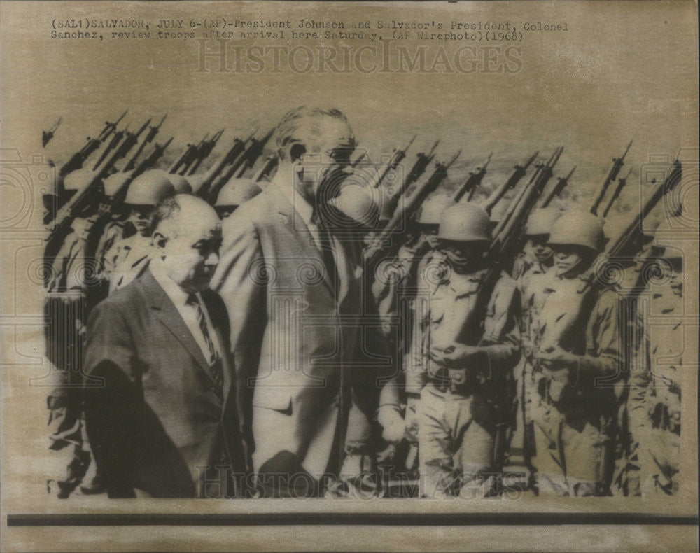 1968 Press Photo President Johnson Salvadorian Colonel Sanchez Reviewing Troops - Historic Images