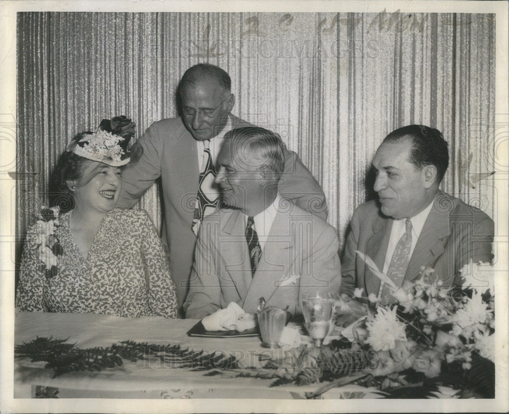1942 Press Photo Mrs Benjamin Samuels, Dwight Green, Henry Monsky - Historic Images