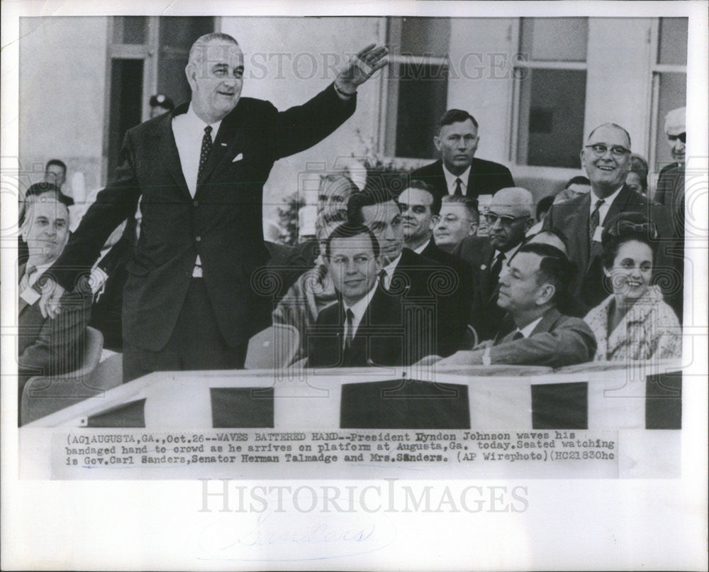 Press Photo Pres Lyndon Johnson waves to crowd in Augusta, Ga - Historic Images