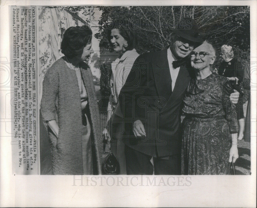 1964 Press Photo Guests of Mrs. Lyndon Johnson, poet Carl Sandburg and wife - Historic Images