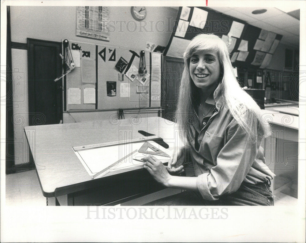 1968 Press Photo Tamara Samules and Head of her Class at Von Stuhen School - Historic Images