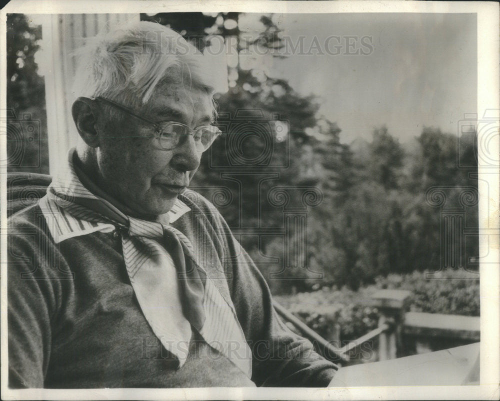 1957 Press Photo Chicago Poet Laureate Carl Sandburg At Flat Rock Home - Historic Images