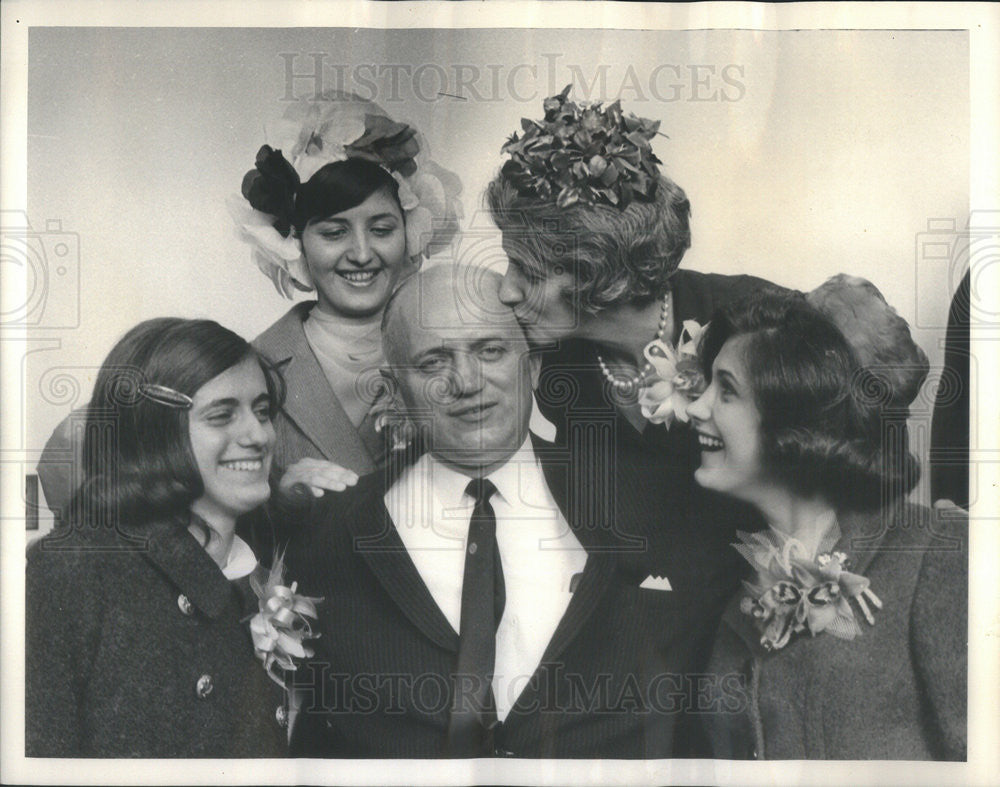 1964 Press Photo Chicago Customs Comptroller William Rummel Family Portrait - Historic Images