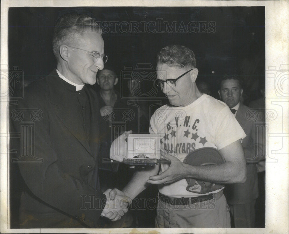 1954 Press Photo Reverend Adrian Fisher Presenting Watch Thos Lyons Frank Pope - Historic Images