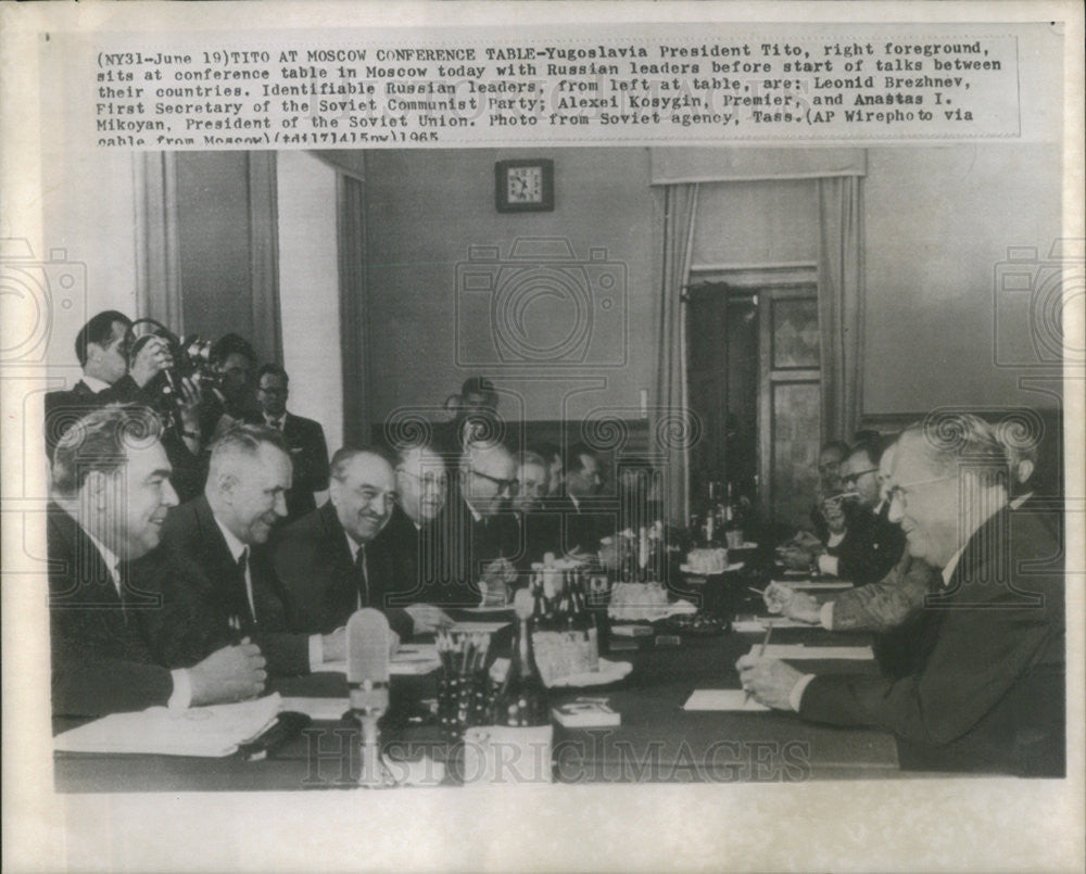 1965 Press Photo Yugoslavian Pres Tito Joins Leaders in Moscow at Conference - Historic Images