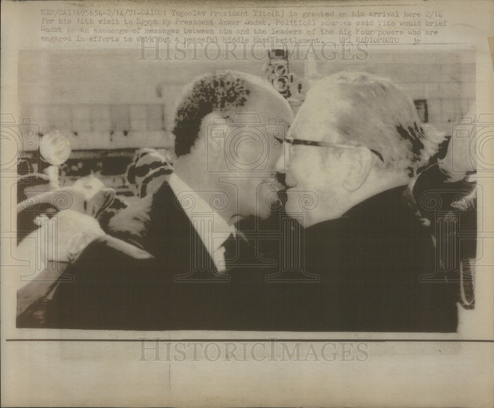 1971 Press Photo Yugoslav president Tito greeted by egypt president anwar sadat - Historic Images