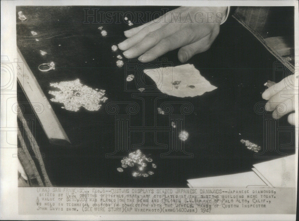 1947 Press Photo Japanese Diamonds seized from Col. E.J. Murray - Historic Images