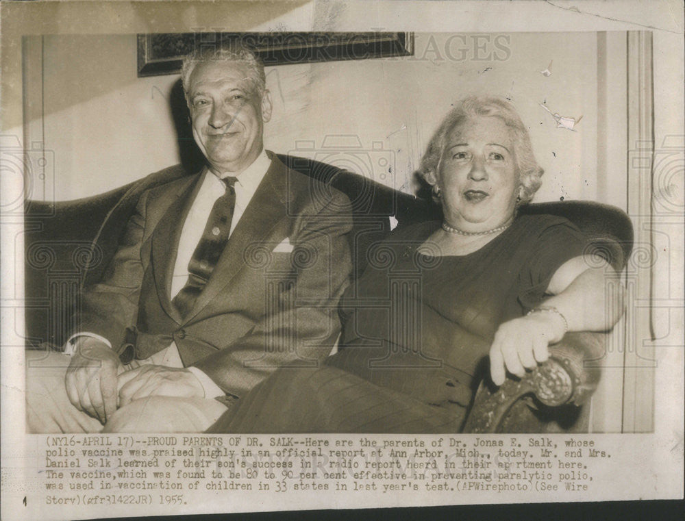 1955 Press Photo Mr. and Mrs. Daniel Salk - Historic Images