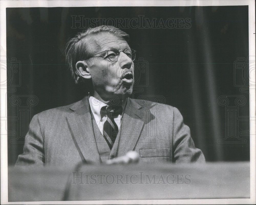 1969 Press Photo Harrison Salisbury, Asst. managing editor of New York Times - Historic Images