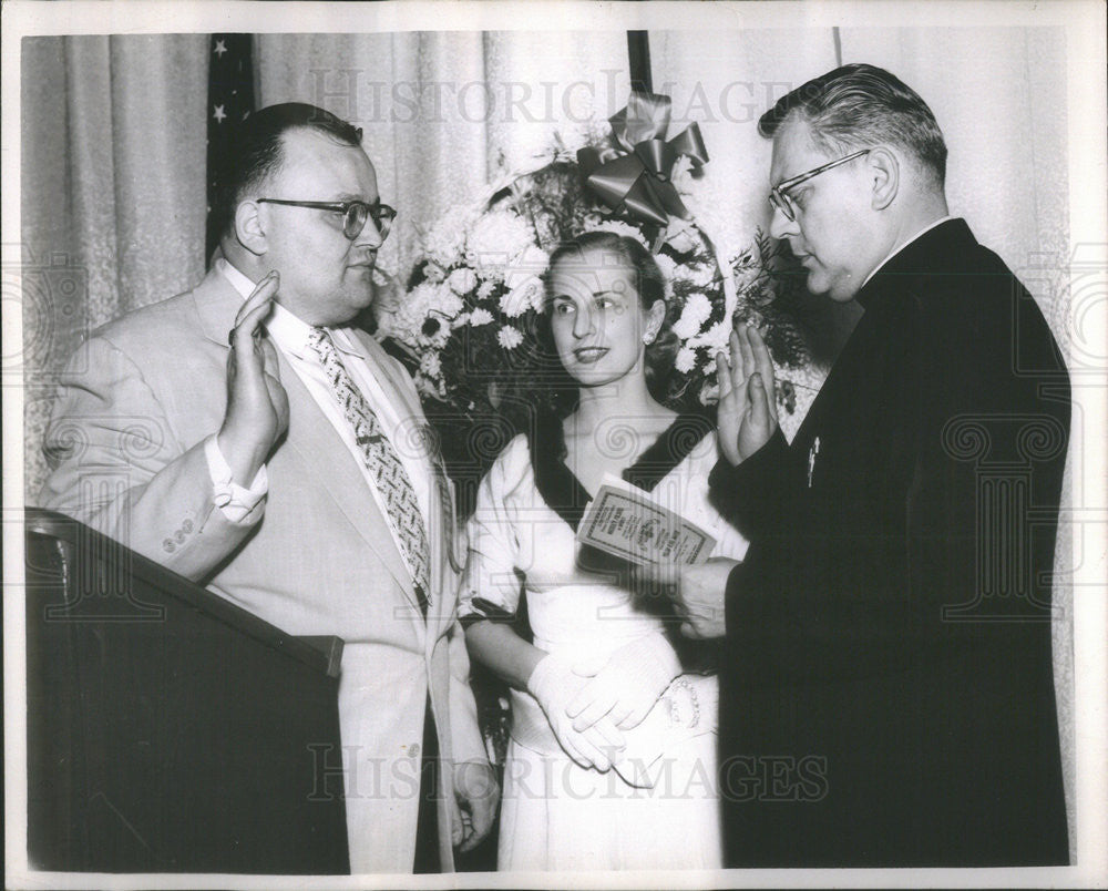 1956 Press Photo Radio Personality Sig Sakowicz - Historic Images