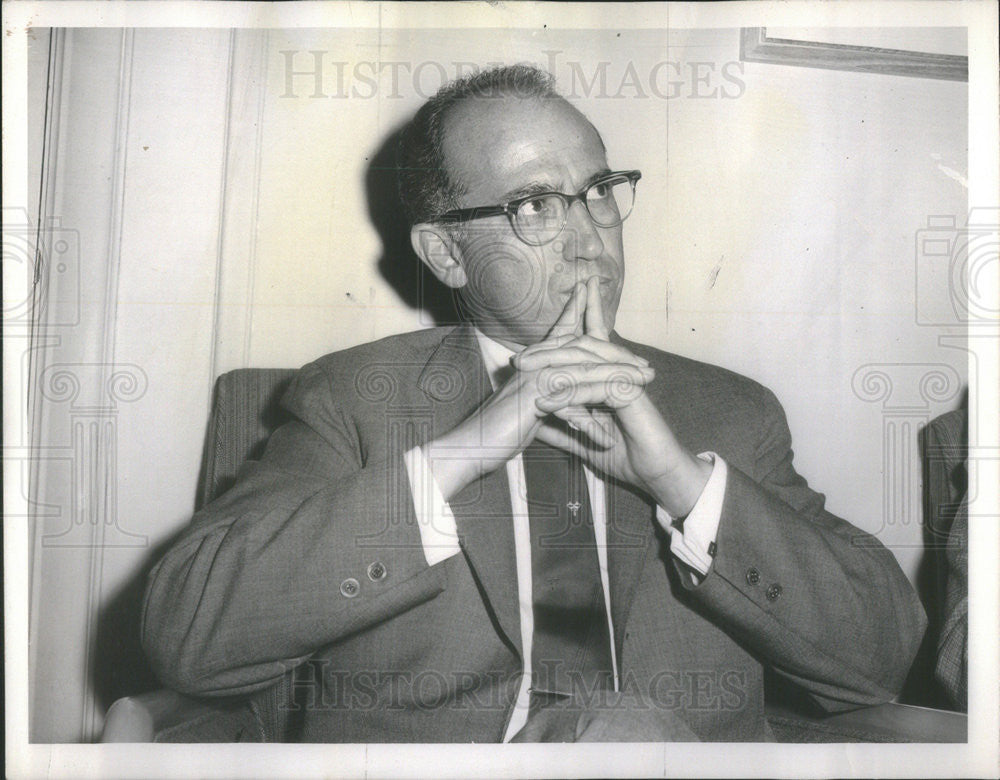 1960 Press Photo Dr. Jonas E. Salk during interview at Conrad Hilton Hotel - Historic Images