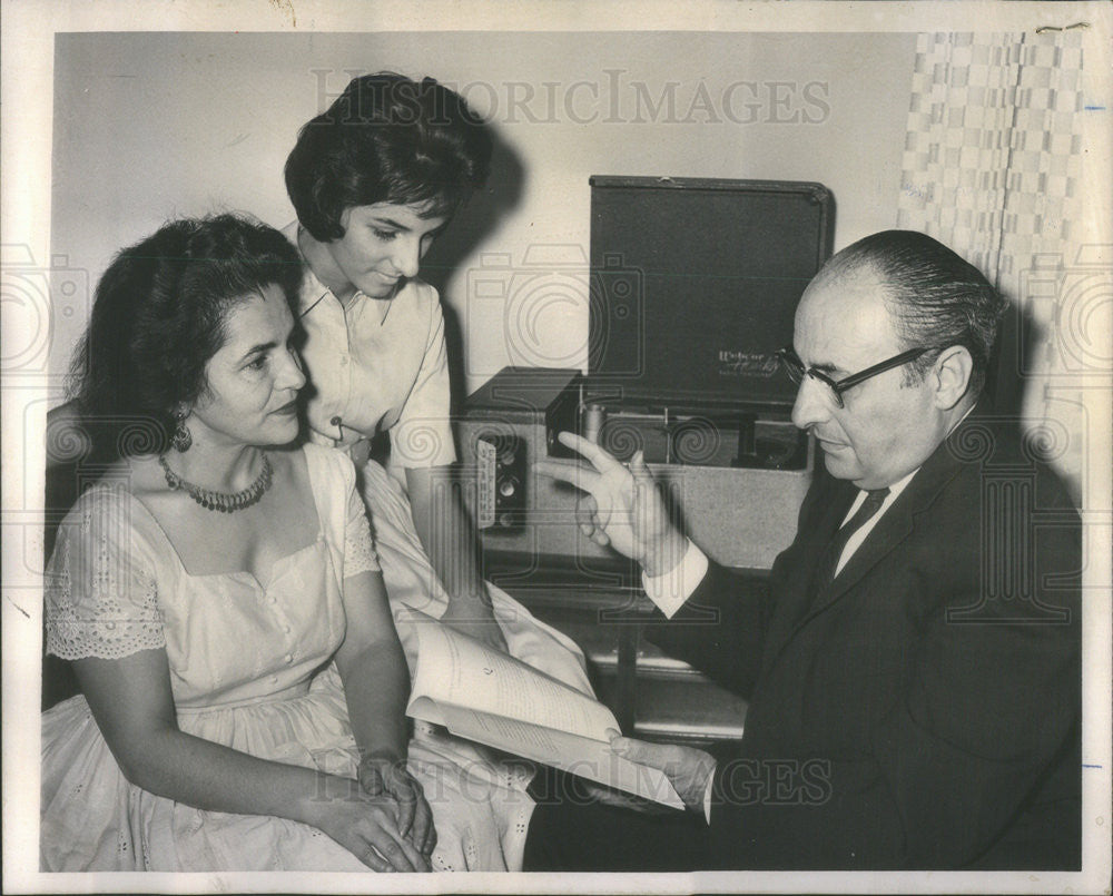 1961 Press Photo Lebanese Consul Nicholas Salamie, wige Mathilda, daughter Rima - Historic Images