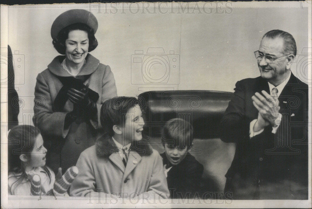 1965 Press Photo Robert Sargent Shriver American Democratic Politician Family - Historic Images