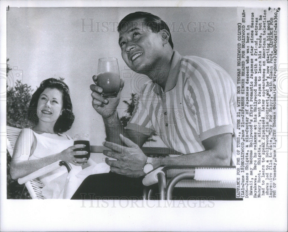 1960 Press Photo James Shigeta and friend actress Nancy Root - Historic Images