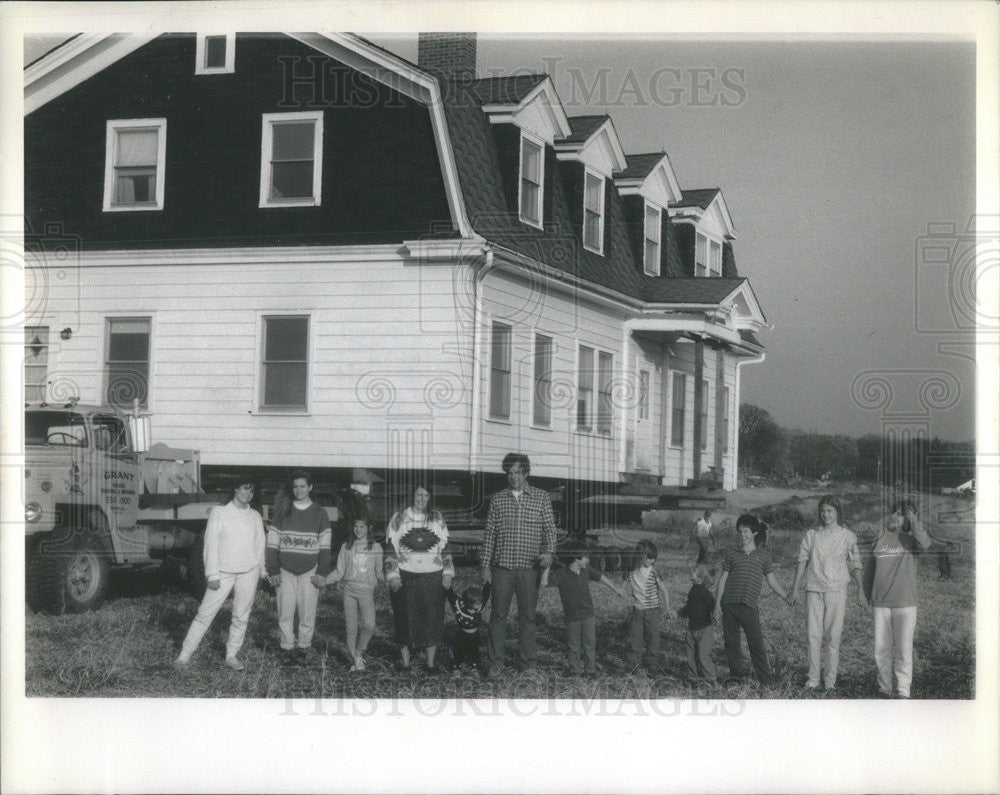 1989 Press Photo Mike and Marsha Shields pose with their children - Historic Images