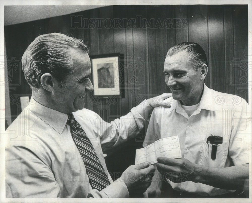 1971 Press Photo Thomas A. Foran &amp; Chicago Daily News truck driver Eddie Shields - Historic Images