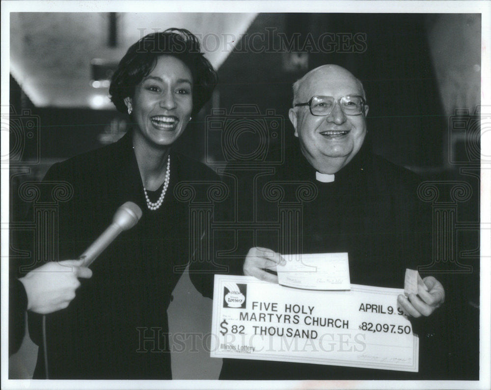 1992 Press Photo Edmund Siedlecki Five Holy Martyrs Church Lotto Winner - Historic Images