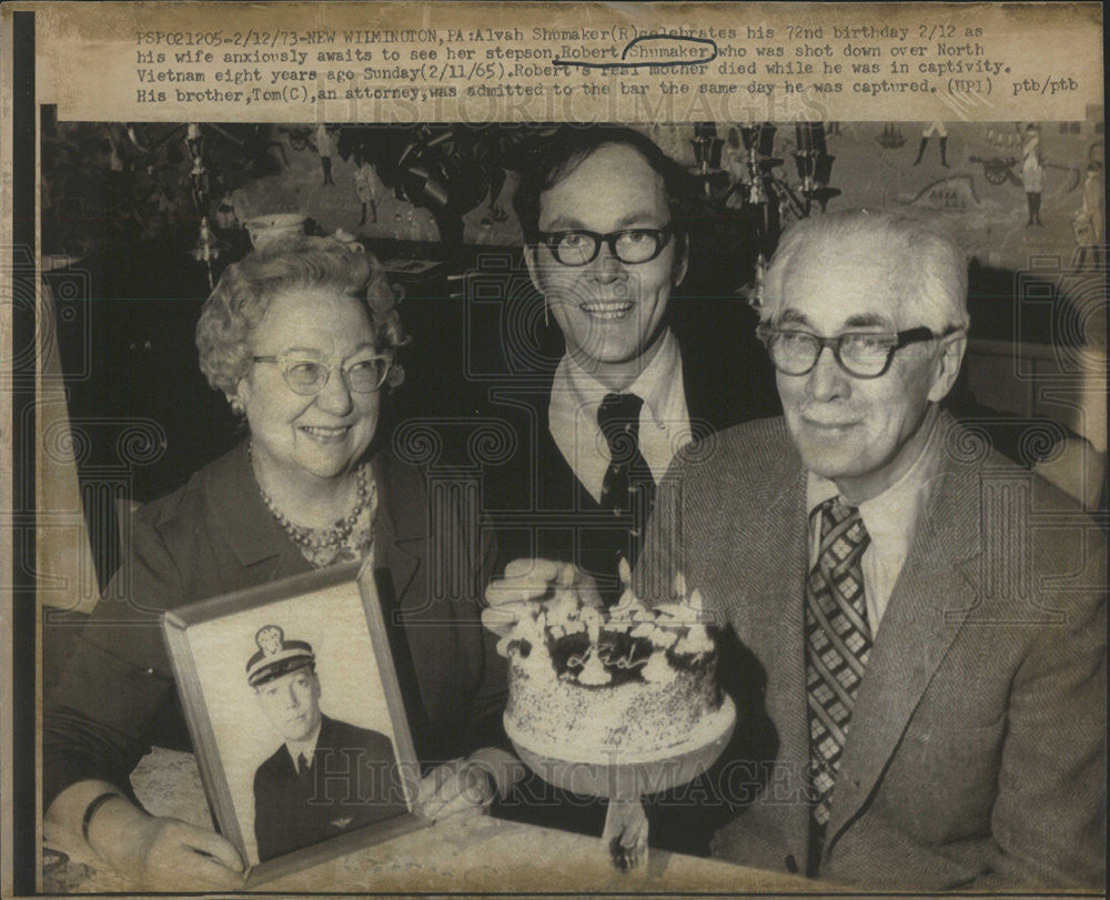 1973 Press Photo Alvah Shumaker Celebrating Birthday Step Son Robert Tom - Historic Images