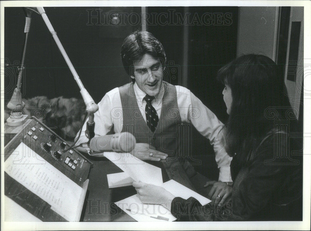 1982 Press Photo Former Iran Hostage Rockey Sickmann At ST Louis Radio Station - Historic Images