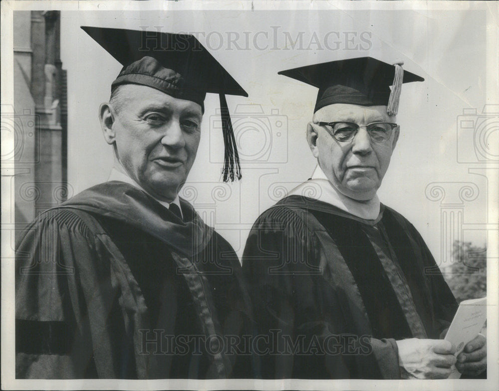 1966 Press Photo Raymond Hilliard &amp; Richard MacBain In College Of Osteopathy - Historic Images