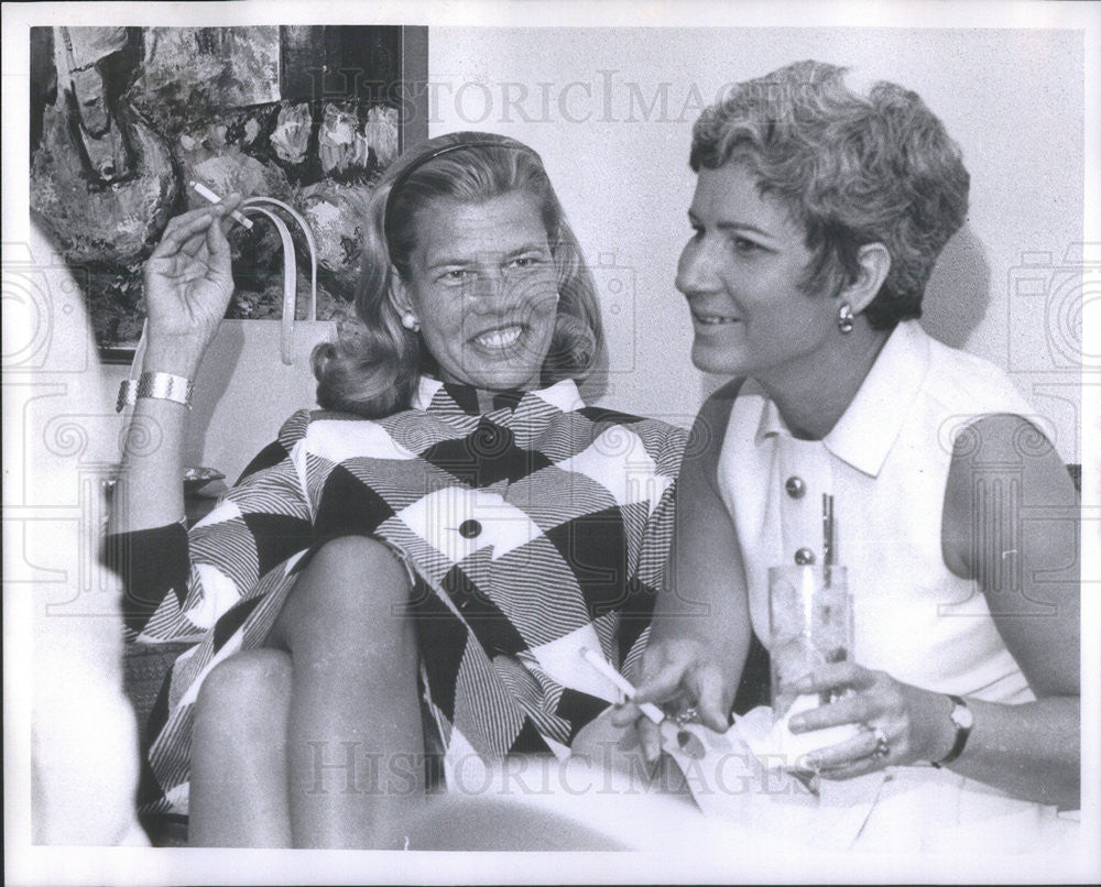 1968 Press Photo Mrs Wirtz MacArthur &amp; Mrs Donald Bonniwell - Historic Images