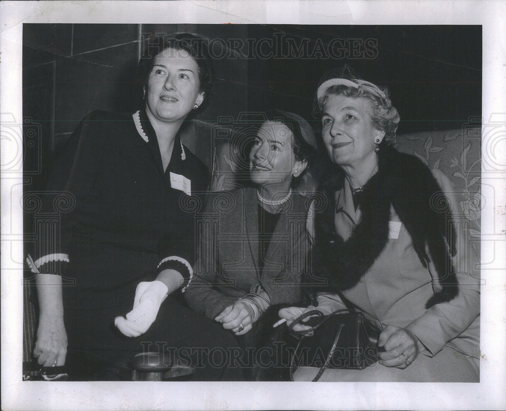 1959 Press Photo Mrs. John Phoss, Mrs. David Peck II, and Mrs. Chester MacChesne - Historic Images