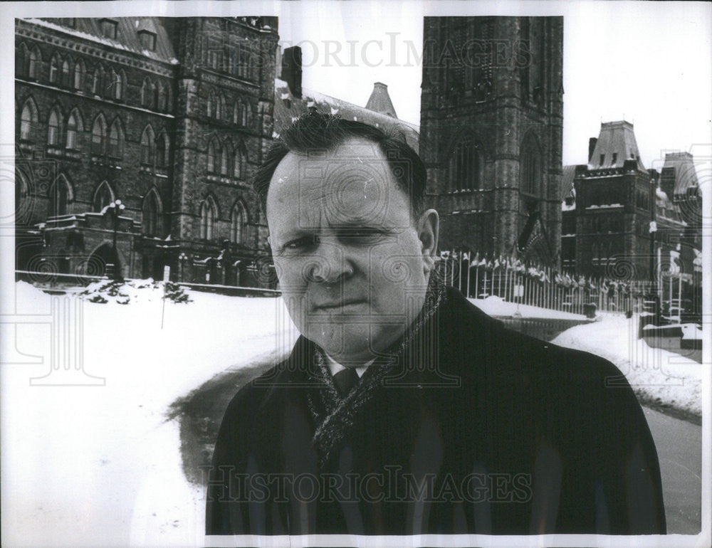 1967 Press Photo Calvin McDonald Canada Parliament Campaign Former Spy - Historic Images