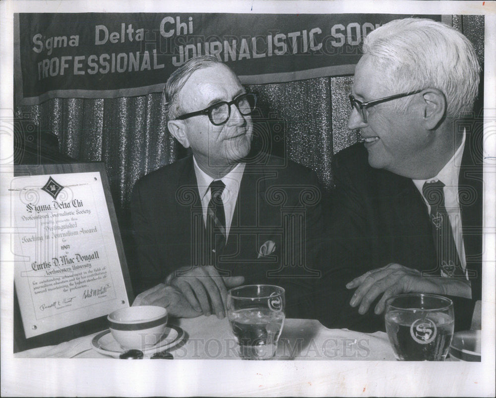 1968 Press Photo Prof CVurtis MAcDougall Wins Award - Historic Images