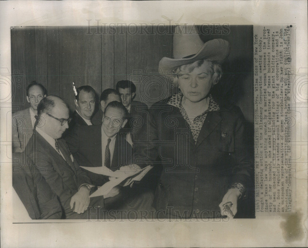 1961 Press Photo Mrs Wilma Soss Female Stockholder Alleghany Corporation Meeting - Historic Images