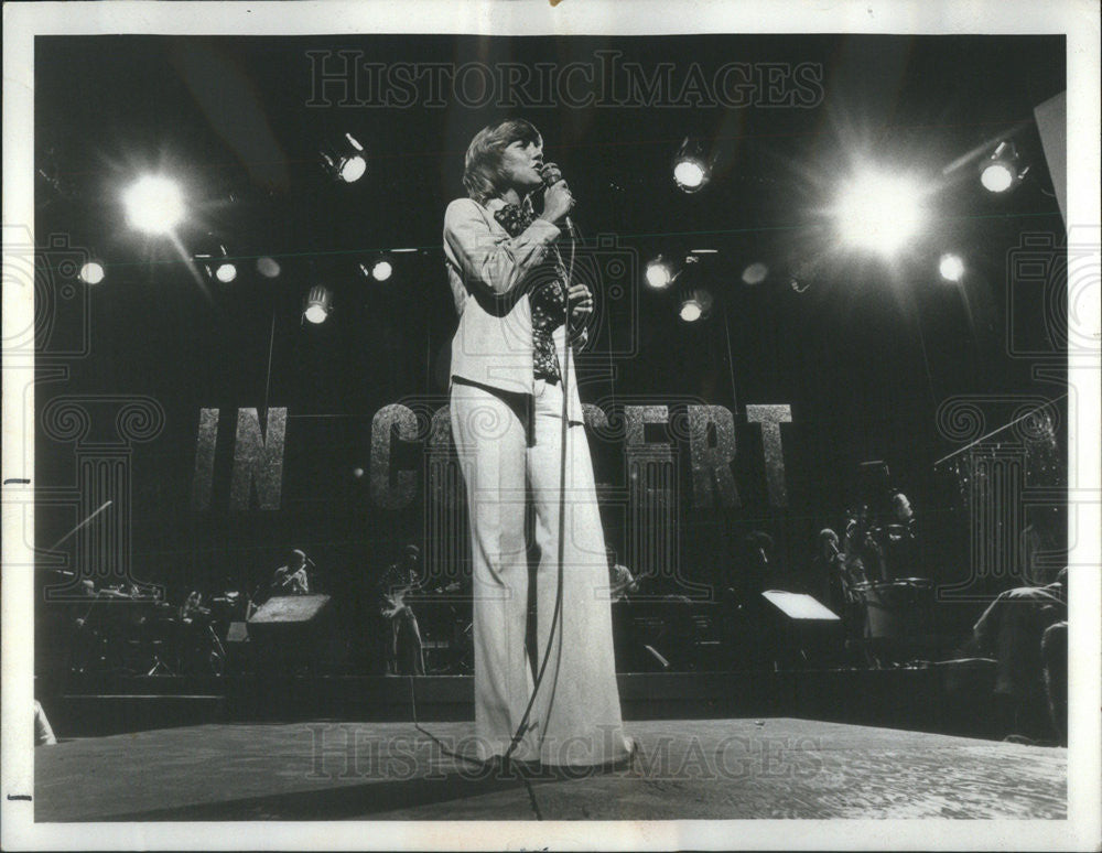 1974 Press Photo Singer Anne Murray Performs In Concert - Historic Images