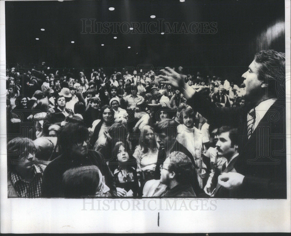 1976 Press Photo R. Sargent Shriver at Northwestern Univ. - Historic Images