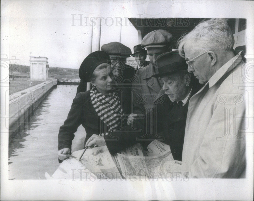 1945 Press Photo Dr. Irving Langmuir American Nobel Prize Motorboat Volga Canal, - Historic Images