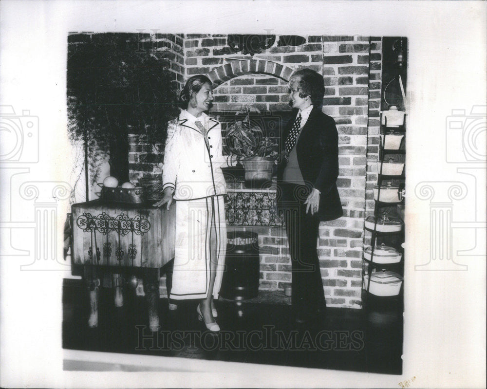 1972 Press Photo  Mrs. John D. Lendell Entertains Margaret Etter Creche Luncheon - Historic Images